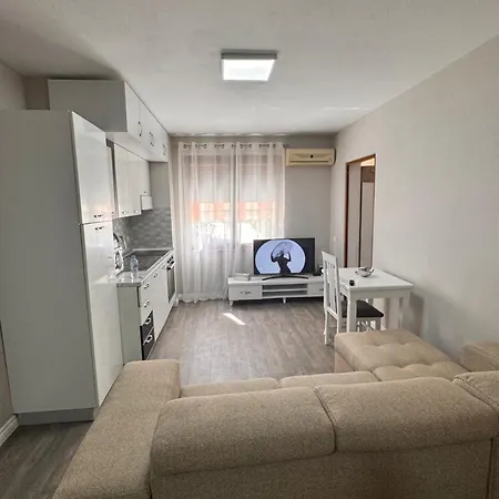 1 * Golem (Tirana)
